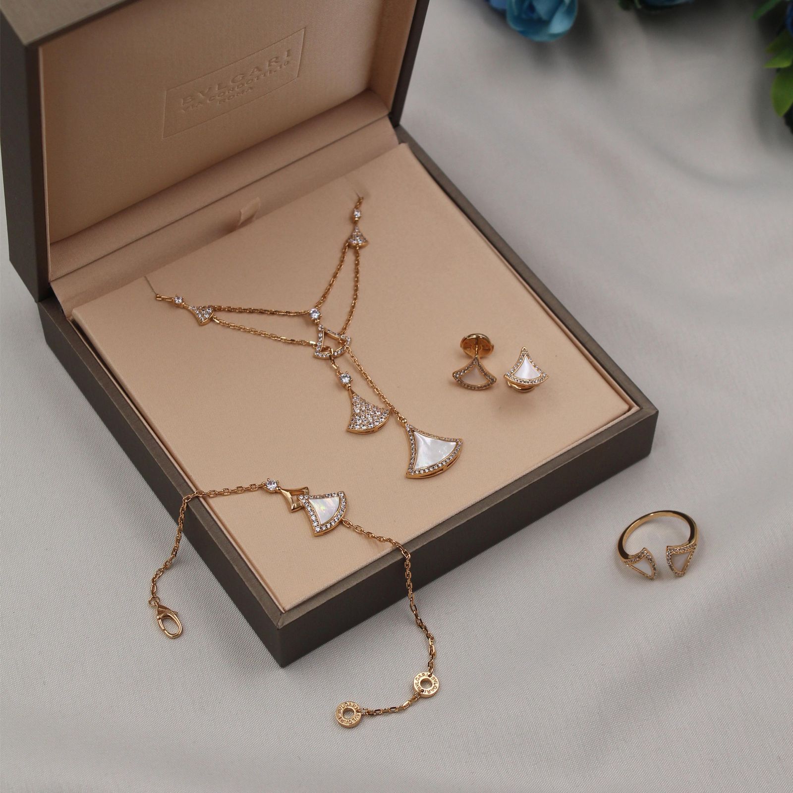 BVLGARI ギフトボックスセット 各種 ネックレス、リング BVLGARI-Inspired Full Jewelry Set – Necklace, Earrings, Bracelet